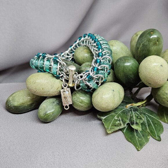 NWOT Bracelet of Seafoam Czech Glass Rings, & Aluminum Rings Handmade 6" - Picture 8 of 13